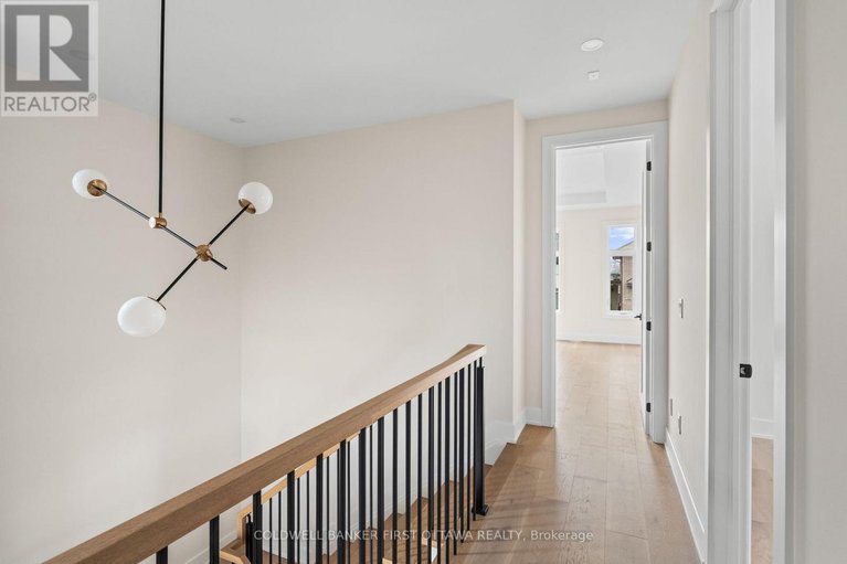28476741/507-edison-avenue/mckellarhighland/ottawa/ontario/K2A1V3_16