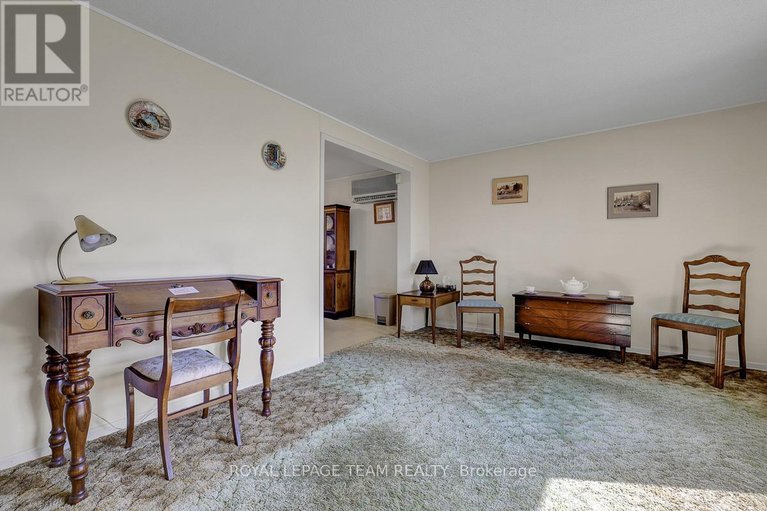 29655714/5523-mitch-owens-road/manotick-south-to-roger-stevens/ottawa/ontario/K1X1C2_5