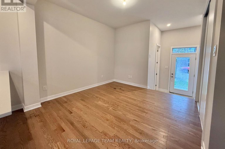 29028523/303-canadensis-lane/half-moon-bay/ottawa/ontario/K2J6X8_4