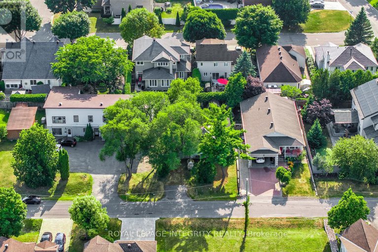 28706908/924-beauchamp-avenue/hiawatha-parkconvent-glen/ottawa/ontario/K1C3A8_13