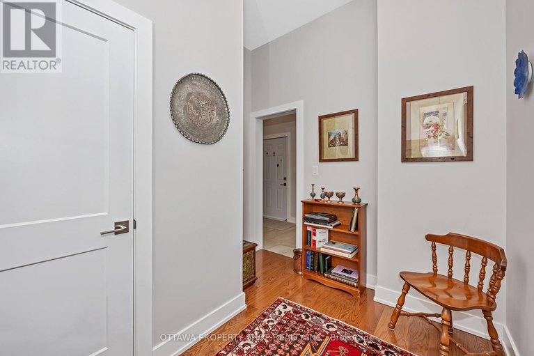 28399504/1355-mory-street/emerald-woodssawmill-creek/ottawa/ontario/K1T1C8_16