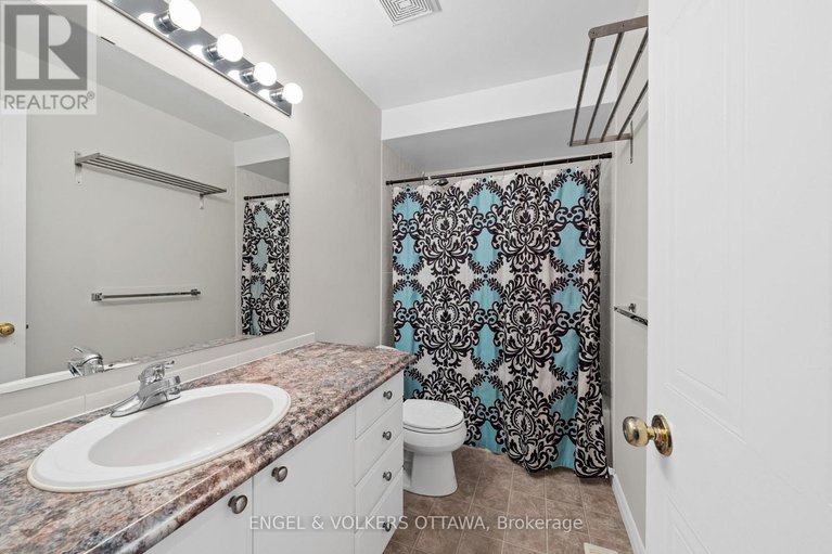 29142168/526-meadowbreeze-drive/emerald-meadowstrailwest/ottawa/ontario/K2M2T4_26