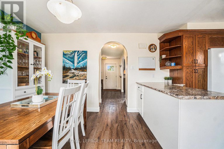 28648359/1352-maxime-street/pineview/ottawa/ontario/K1B3L1_9