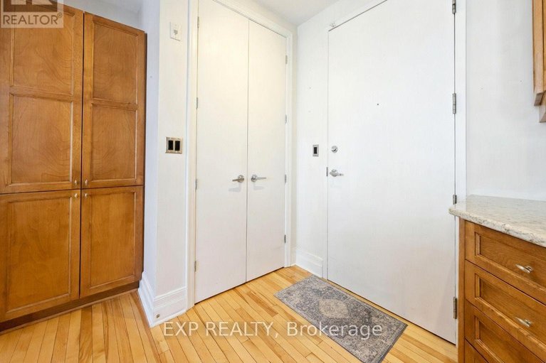 29579526/209-260-besserer-street/sandy-hill/ottawa/ontario/K1N1J3_7