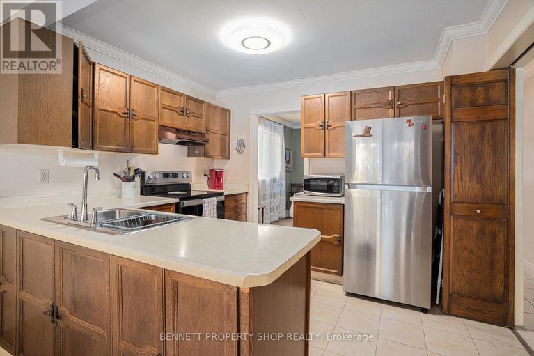 28998987/1717-des-perdrix-crescent/orleanssunridge/ottawa/ontario/K1C5B5_5