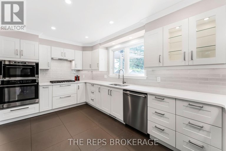 28788760/3062-upper-otterson-place/mooneys-bayrevelstoke/ottawa/ontario/K1V7B6_9