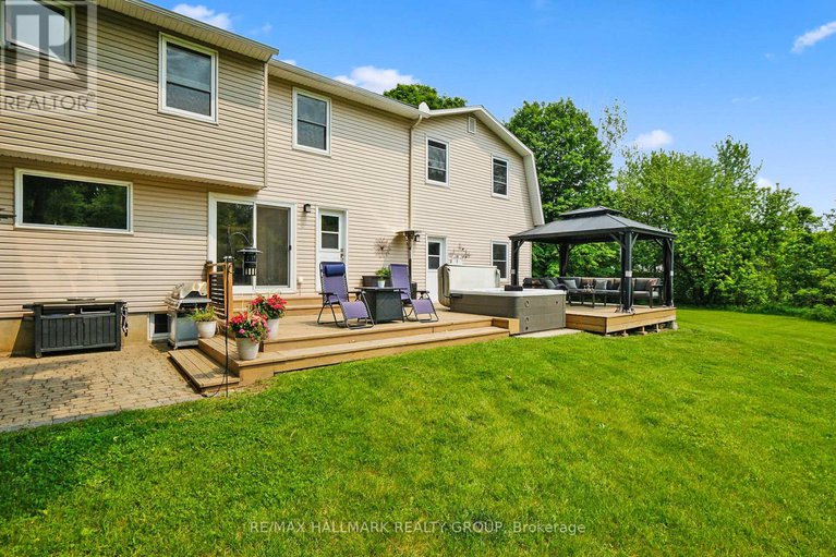 28552102/1430-royal-maple-drive/cumberland-ridge/ottawa/ontario/K4C1B5_43
