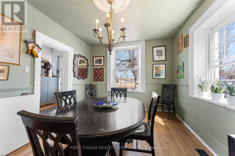 28543961/8-campbell-reid-court/rural-kanata-central/ottawa/ontario/K2K1X7_10