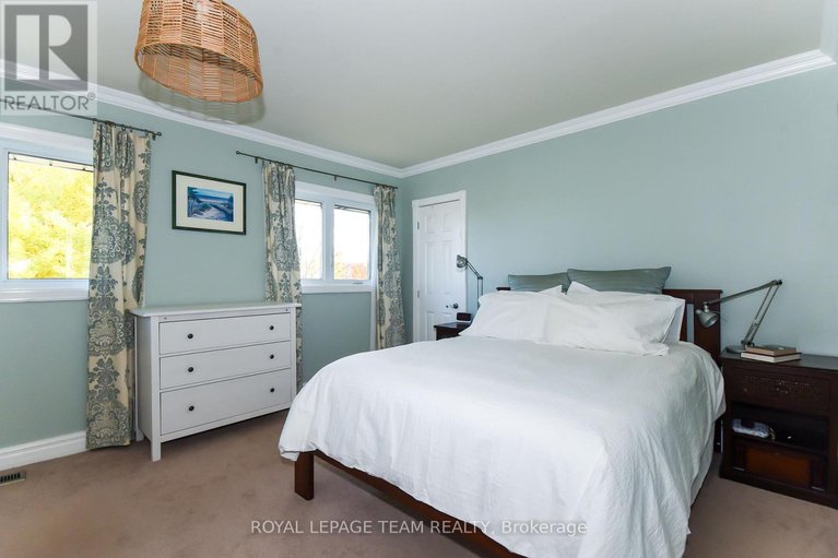 29074651/902-broadview-avenue/mckellar-heights/ottawa/ontario/K2A2M5_21