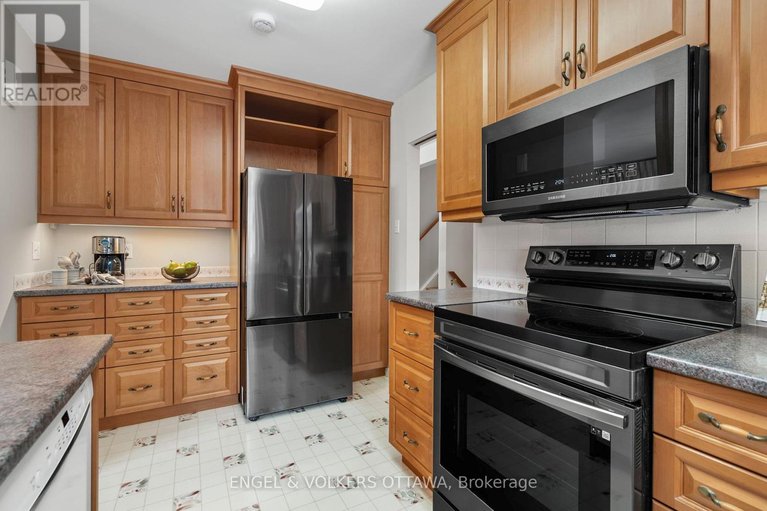 29579181/2125-valley-drive/elmvale-acresurbandale/ottawa/ontario/K1G2P6_15