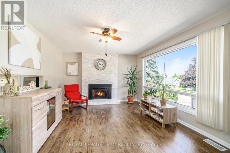 28576788/6870-edgar-brault-street/orleanssunridge/ottawa/ontario/K1C1L7_4