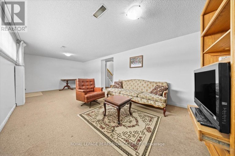 29481876/1075-secord-avenue/billings-bridge/ottawa/ontario/K1H8C7_22