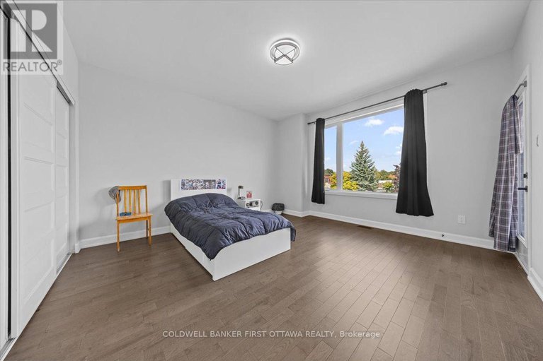 28927666/560-queen-mary-street/overbrookcastle-heights/ottawa/ontario/K1K1W1_13