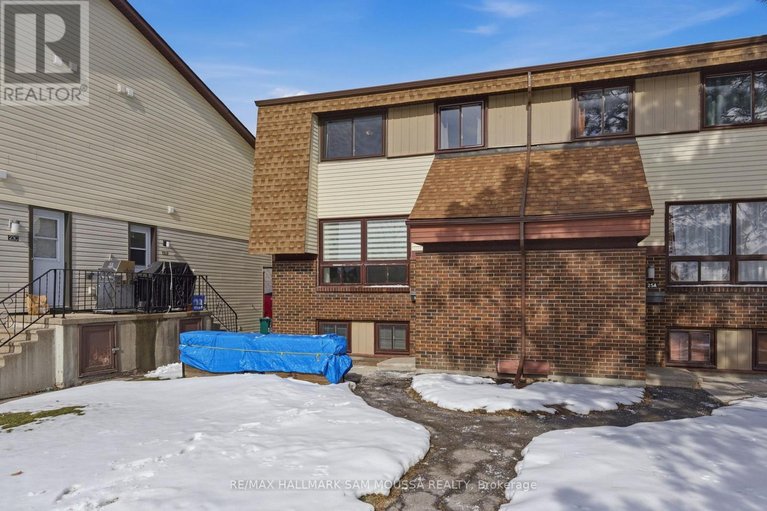 29571968/b-25-woodvale-green/craig-henrywoodvale/ottawa/ontario/K2G4H3_3