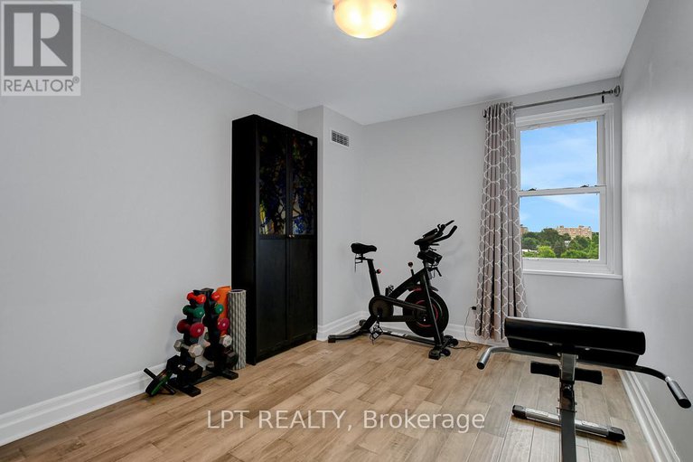 28834733/807-1100-ambleside-drive/woodroffe/ottawa/ontario/K2B8G6_29