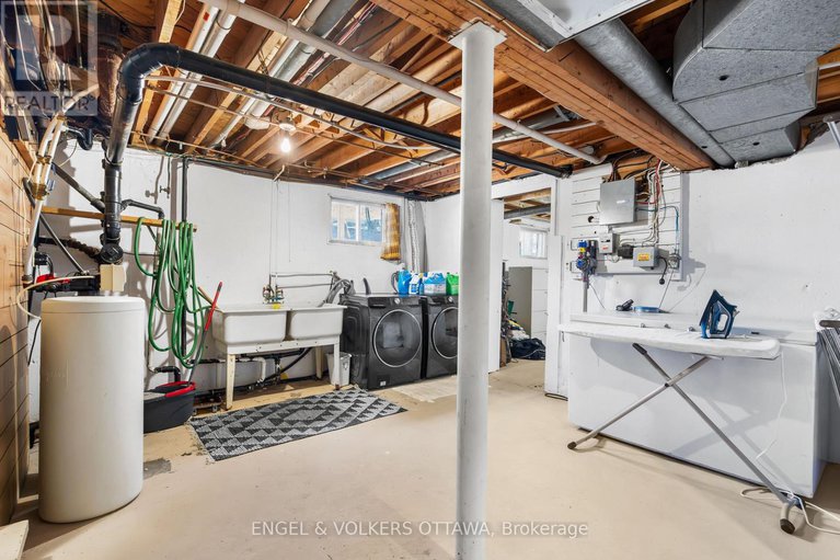 28406748/8-pineglen-crescent/pineglencountry-place/ottawa/ontario/K2E6X7_35