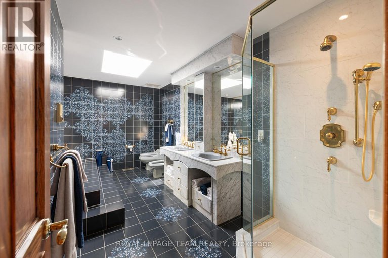 28150557/10-nancy-avenue/sheahan-estatestrend-village/ottawa/ontario/K2H8L4_28