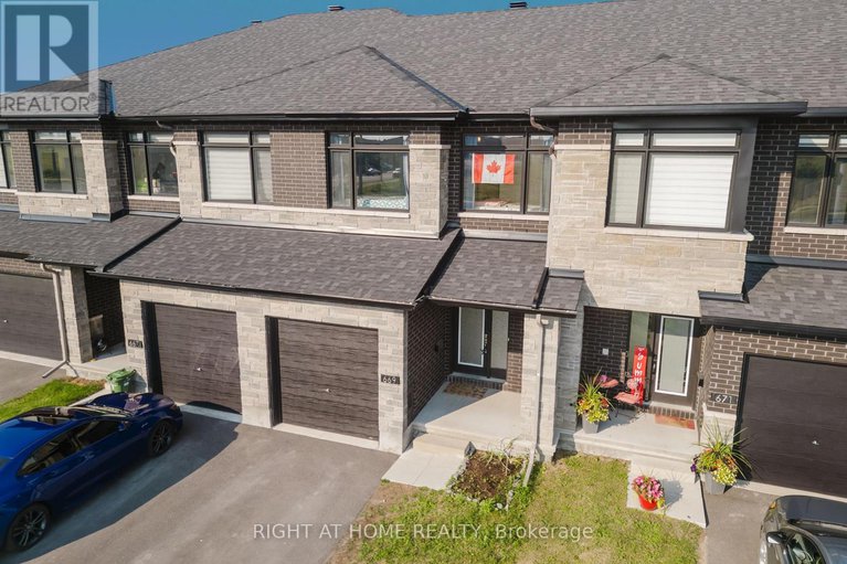 28523248/669-cordelette-circle-e/mer-bleuebradley-estatesanderson-park/ottawa/ontario/K1W0P2_2