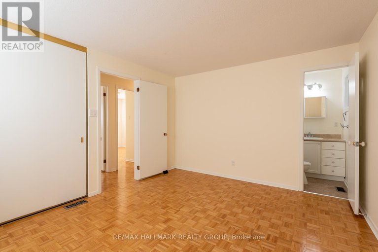 28823440/2429-ogilvie-road/beacon-hill-north/ottawa/ontario/K1J7N3_13