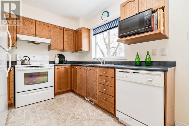 28740335/389-wiffen-private/westcliffe-estates/ottawa/ontario/K2H1G4_8