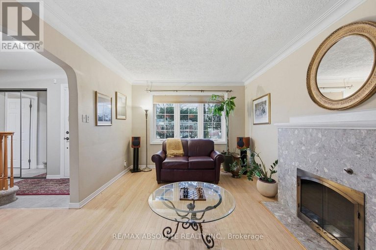 29629632/605-rowanwood-avenue/mckellarhighland/ottawa/ontario/K2A3E3_4