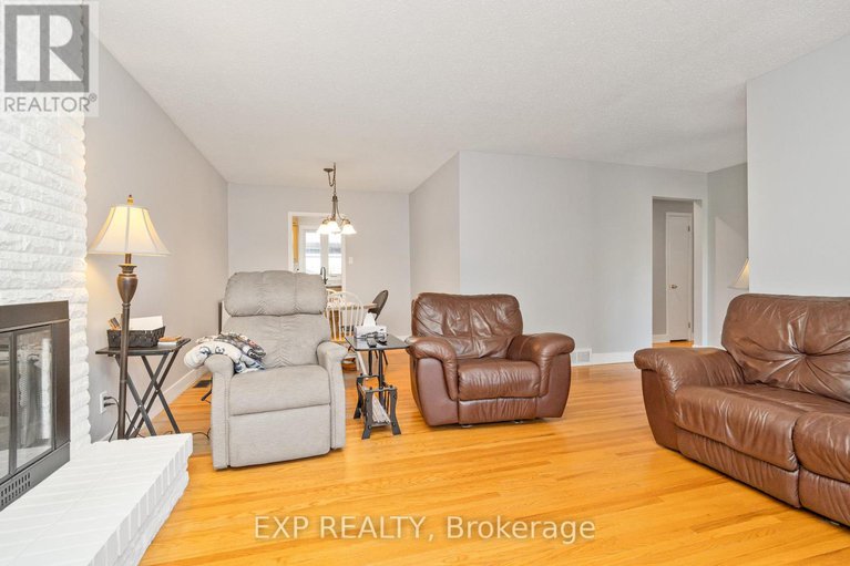 28303908/322-galloway-drive/bilberry-creekqueenswood-heights/ottawa/ontario/K1E1W3_4