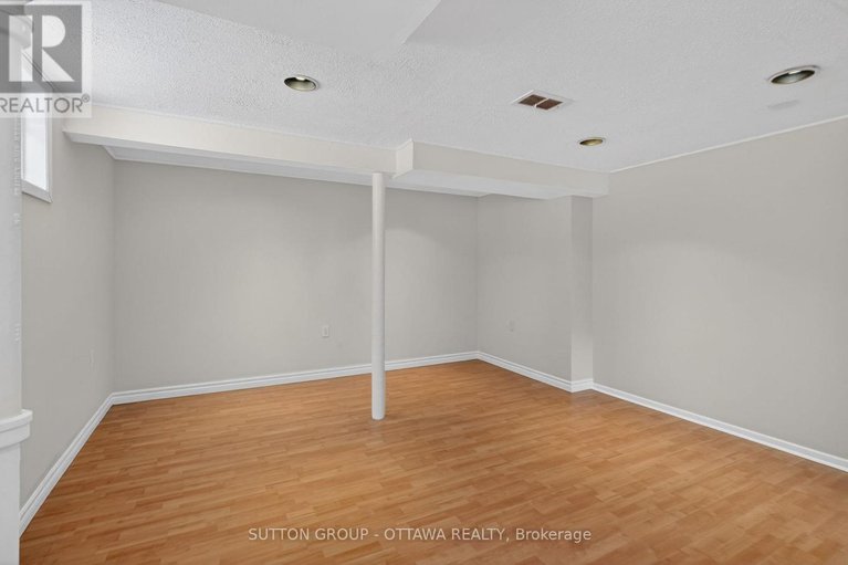 29515189/499-neighbourhood-way/riverview-park/ottawa/ontario/K1G0J3_31