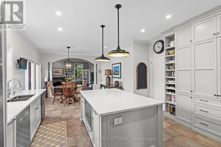 28923868/5557-pettapiece-crescent/manotick-village-manotick-estates/ottawa/ontario/K4M1C5_17