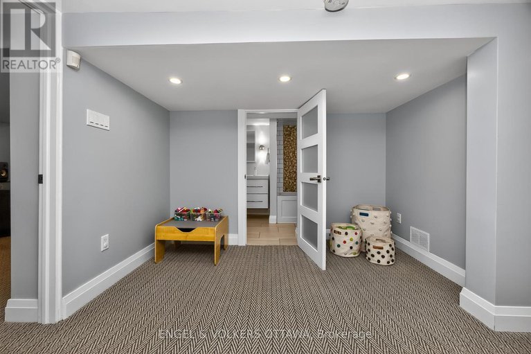 28849815/316-fairmont-avenue/civic-hospital/ottawa/ontario/K1Y1Y8_39