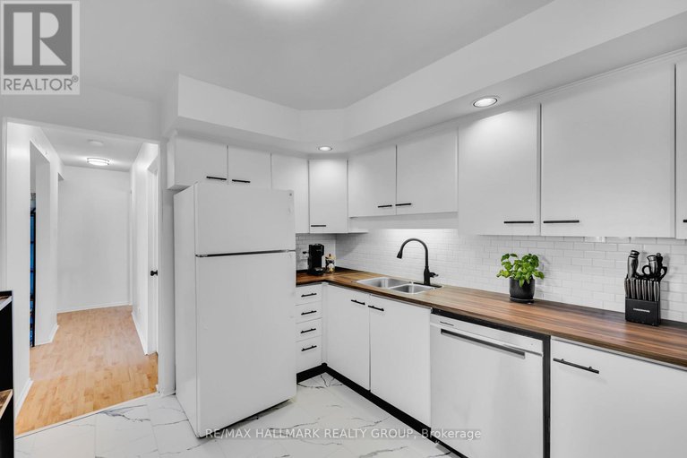 28934714/3-5-timberview-way/westcliffe-estates/ottawa/ontario/K2H9M6_25