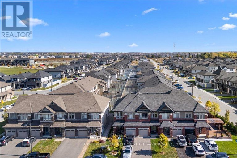 28984522/54-bergschrund-walk/mer-bleuebradley-estatesanderson-park/ottawa/ontario/K1W0P9_34