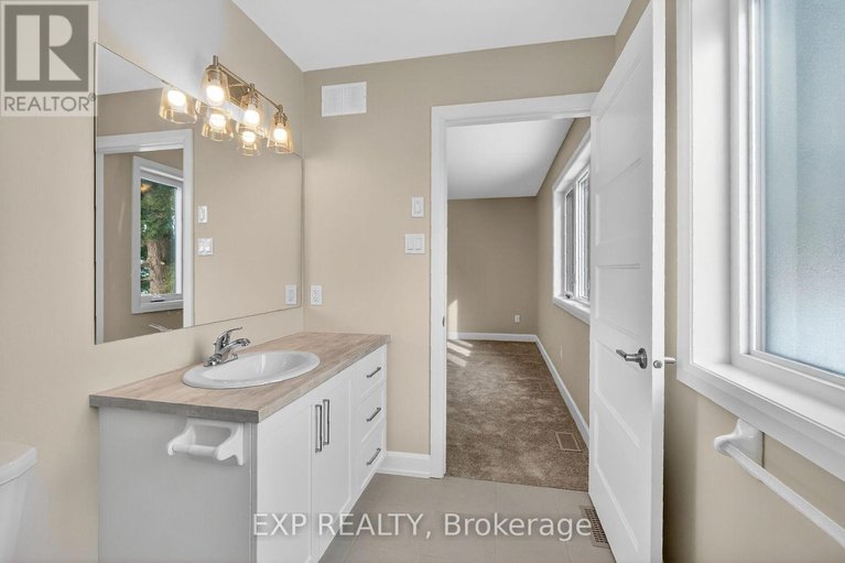 29612429/53-craig-street/village-of-russell/russell/ontario/K4R1A6_27