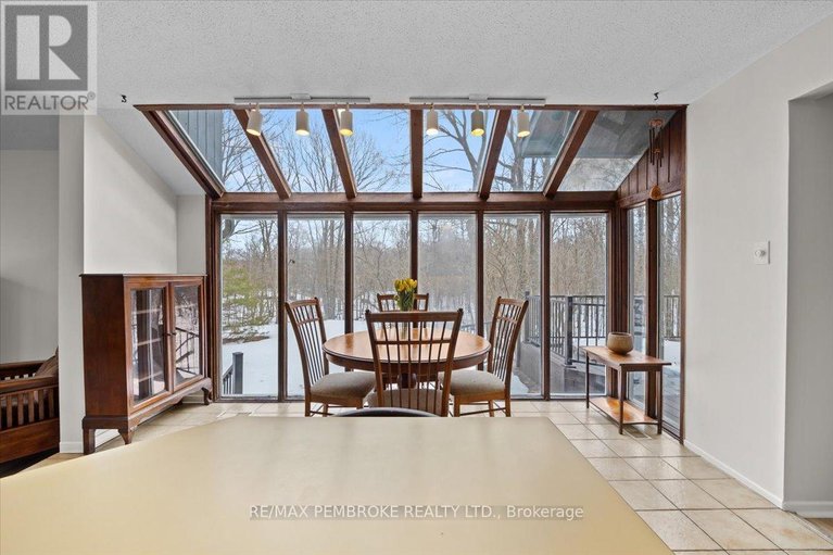 29556813/1235-millburn-crescent/cumberland-ridge/ottawa/ontario/K4C1C9_17