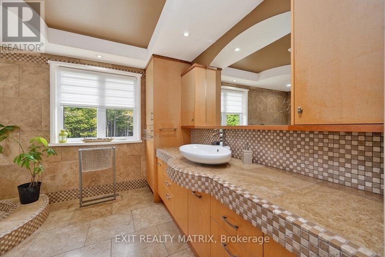 29673654/4081-caracourt-drive/vernon/ottawa/ontario/K0A2W0_22