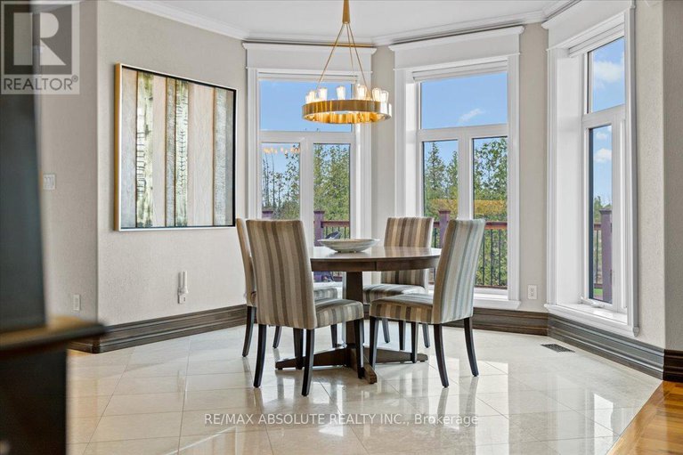 28246473/124-biltmore-crescent/btwn-franktown-rd-fallowfield-rd/ottawa/ontario/K2S2C6_15