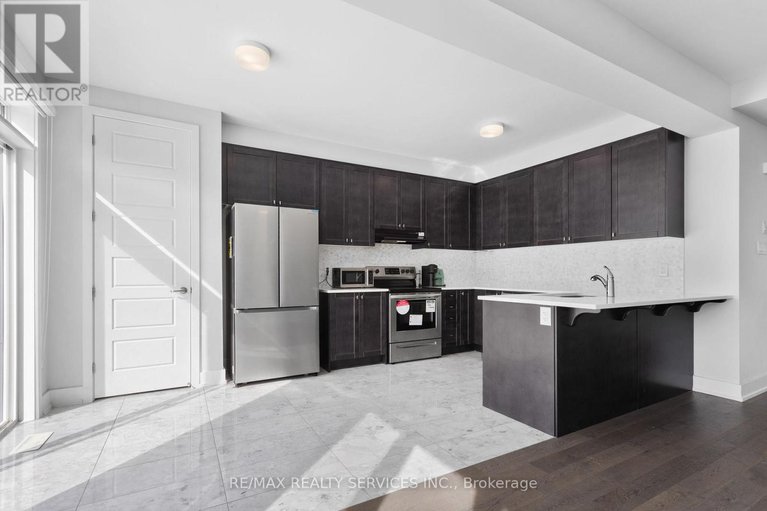 29447721/724-rouncey-road/emerald-meadowstrailwest/ottawa/ontario/K2S1B6_24