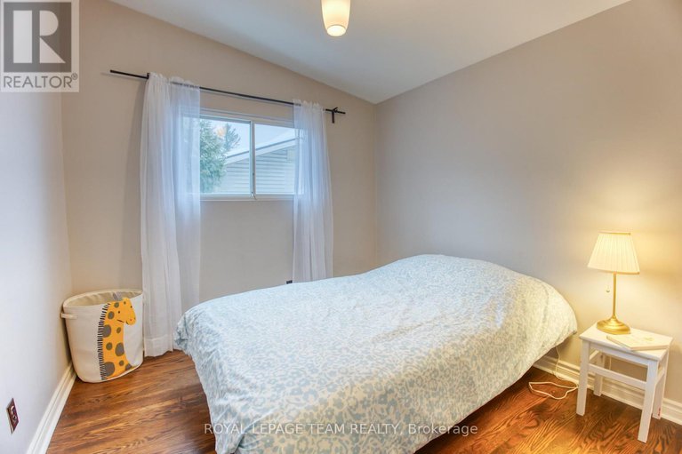 29145085/2010-featherston-drive/urbandale-acres/ottawa/ontario/K1H6P9_15