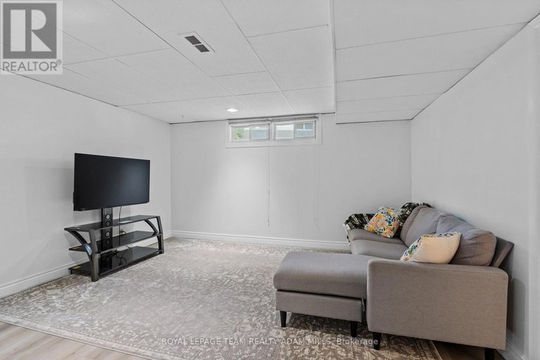 28492501/7-elterwater-avenue/crystal-beach/ottawa/ontario/K2H5J1_28