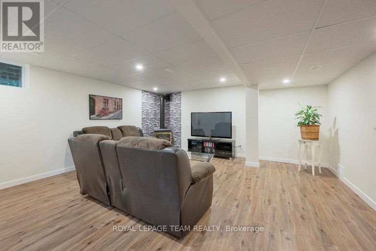 28365689/2765-quinn-road/emerald-woodssawmill-creek/ottawa/ontario/K1T3V4_20
