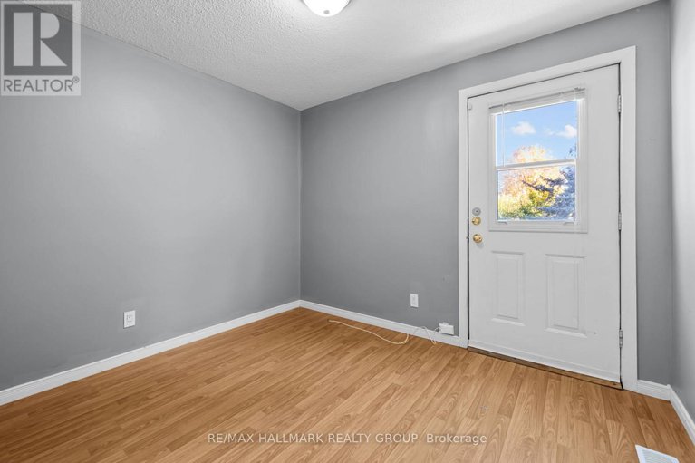 29004892/82-glamorgan-drive/glencairnhazeldean/ottawa/ontario/K2L1R4_11