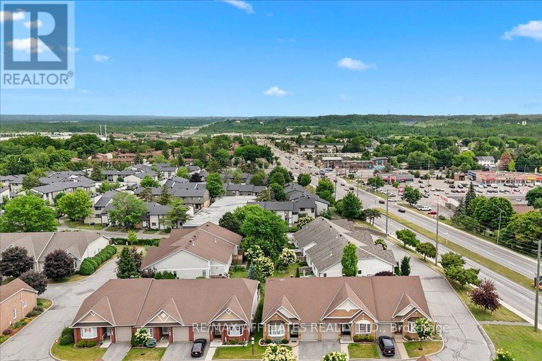 28528939/1244-foxborough-private-e/beaconwood/ottawa/ontario/K1J1E2_38