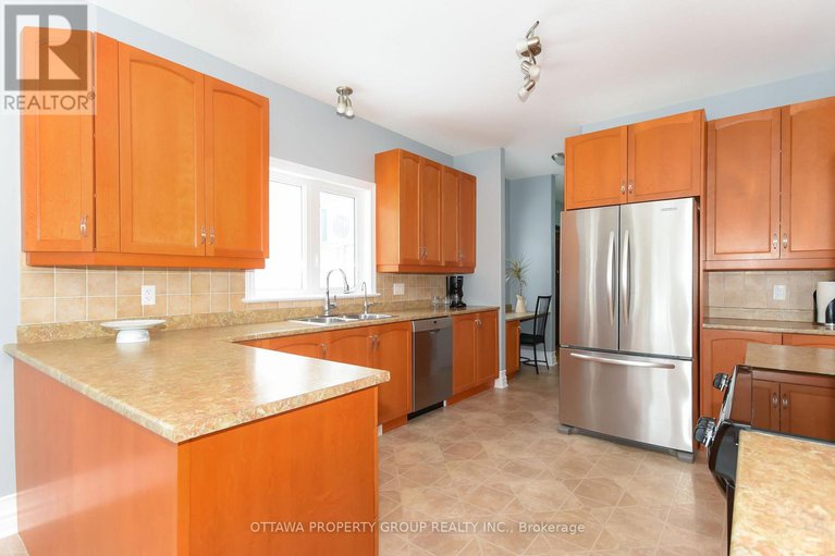 27942991/36-de-la-rive-drive/embrun/russell/ontario/K0A1W0_13