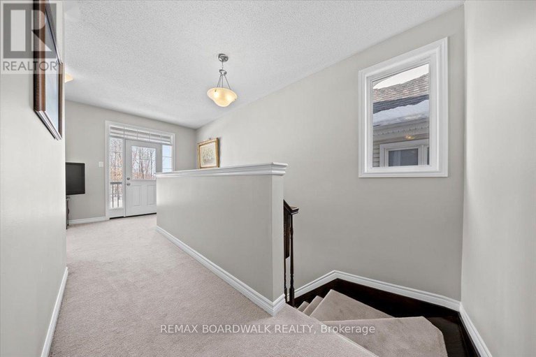 29434197/130-pinelock-street/emerald-meadowstrailwest/ottawa/ontario/K2M0L5_24