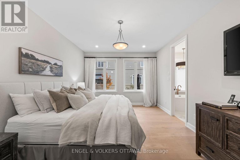 29113056/23-pacing-walk/goulbourn-twp-from-franktown-rdsouth-to-rideau/ottawa/ontario/K0A2Z0_22