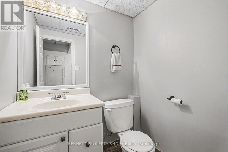 29423087/4-bartley-crescent/on-the-green/ottawa/ontario/K2J2J7_19