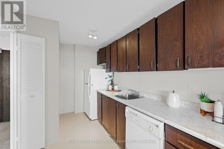 29053300/1707-1785-frobisher-lane/riverview-park/ottawa/ontario/K1G3T7_12