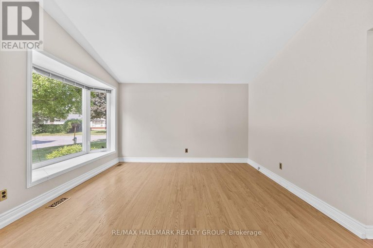 28611186/2234-bingham-street/elmvale-acresurbandale/ottawa/ontario/K1G2V7_16