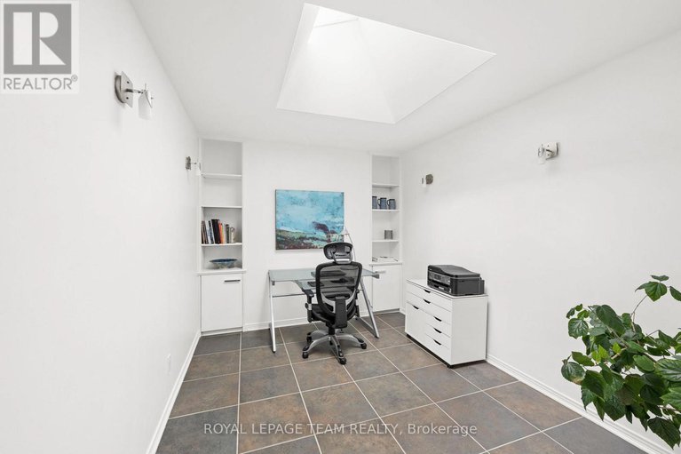 28476575/56-ryeburn-drive/riverside-southgloucester-glen/ottawa/ontario/K1V1H5_18