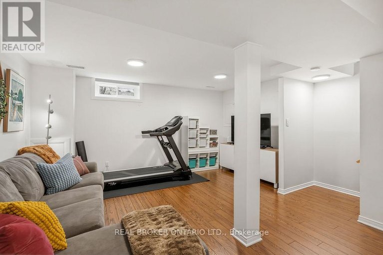 29633974/1095-avignon-court/orleans-wood/ottawa/ontario/K1C2M2_21