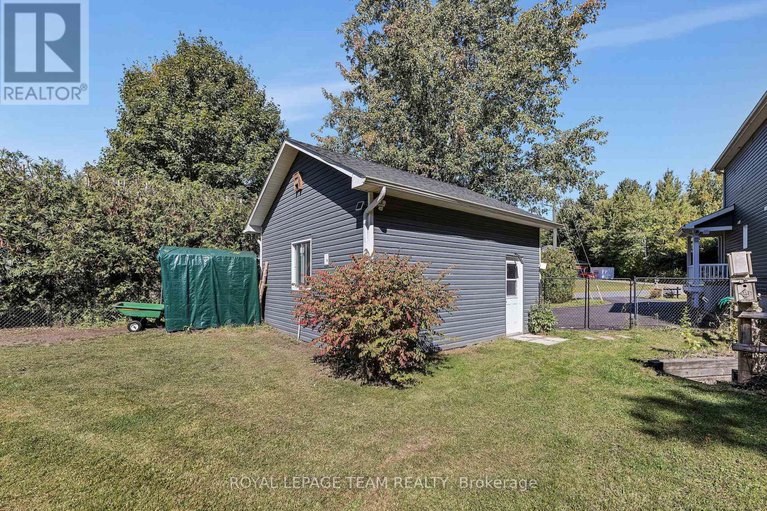 28875256/154-cardinal-crescent/clarencerockland-twp/clarence-rockland/ontario/K4K1K9_24